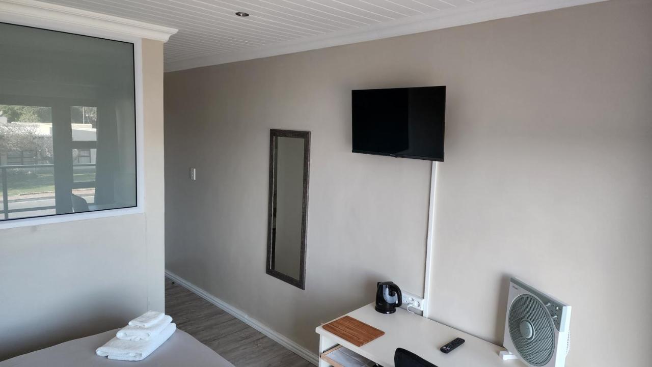 Stonehouse On Main Hotel Struisbaai Exterior photo