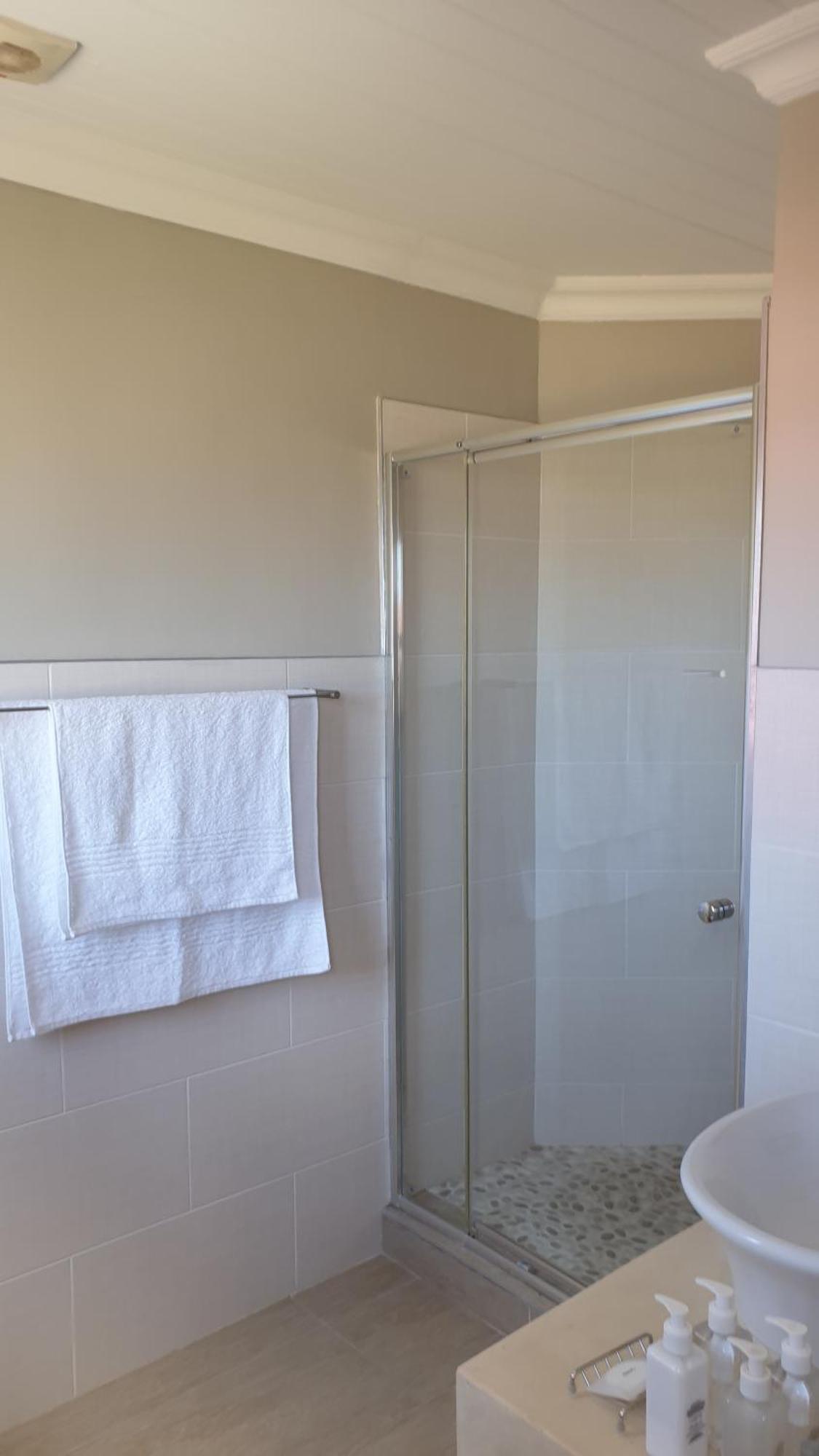 Stonehouse On Main Hotel Struisbaai Room photo
